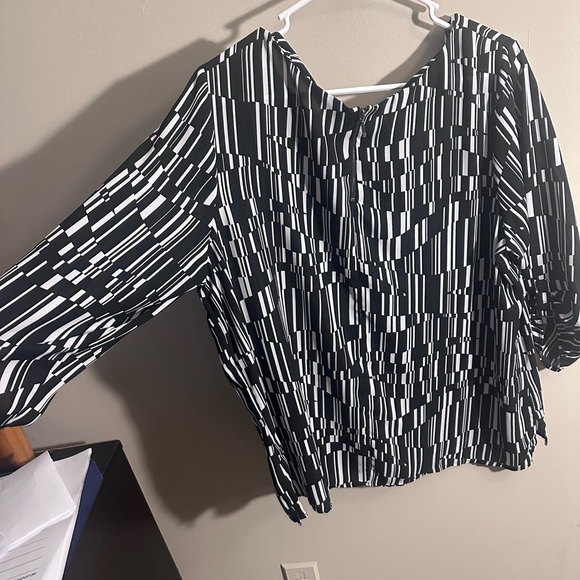 Top - Picture 2 of 4